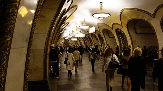 müzeyi-anımsatan-moskova-metrosu-15